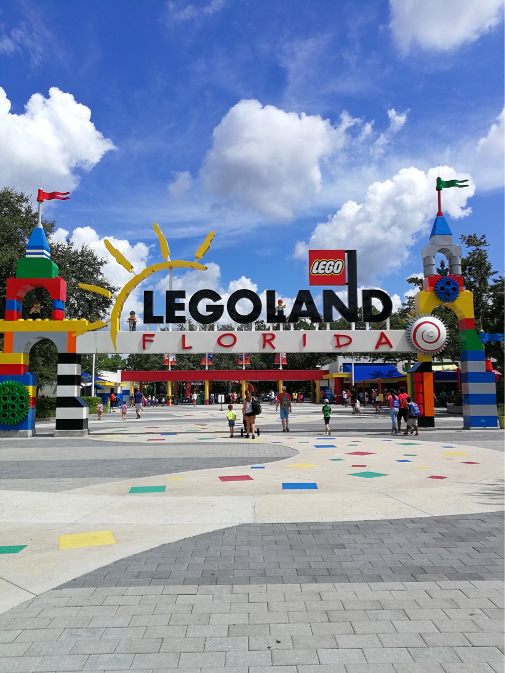 How To See LEGOLAND In The Rain! - How to Survive Life in the Suburbs